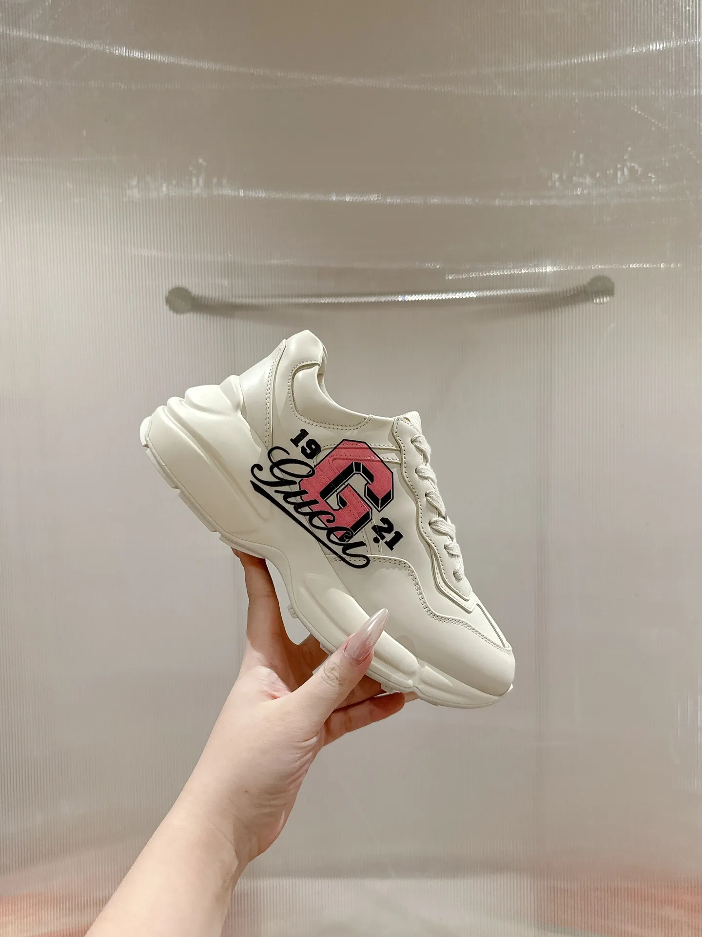 👟👟Ex-factory price 700👟👟 Men's size +10 🇮🇹Italy🇮🇹Gucci GUCCI🇮🇹Dad shoes (purchase level) (original replica) 👑 The original version purchased by Taikoo Hui has been continuously improved and upgraded in details, from the packaging of the shoes - anti-counterfeiting markings - shoe box accessories - fabric optimization - outsole technology - stitching and routing - oil edge technology. We do our best ◼️ Outsole: original plate molding ◼️ Upper: original grade A imported cowhide 🐮 ◼️ lining: original grade A mixed sheepskin 🐑 ◼️ Feet: original grade A mixed sheepskin 🐑 ◼️ Medium and low belt LOGO + original injection molding foot technology + original lasting technology ◼️ Original full set of customized packaging (anti-counterfeiting chip + a cloth bag + GUCCI card envelope + electronic invoice with credit card slip + shoelaces) ◼️ All details of the higher version are consistent with the original version (note the comparison) ◼️ Code number: 35-40 for women and 39-44 for men